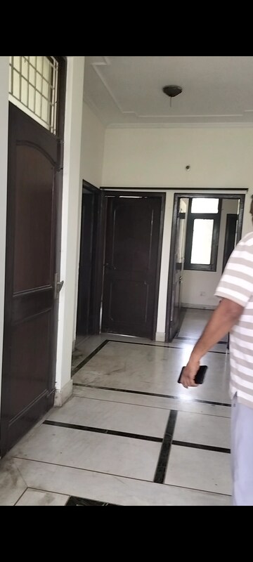Building Lobby in 2 BHK Independent House at RWA Apartments Sector 41, Sector 41 – for Rent