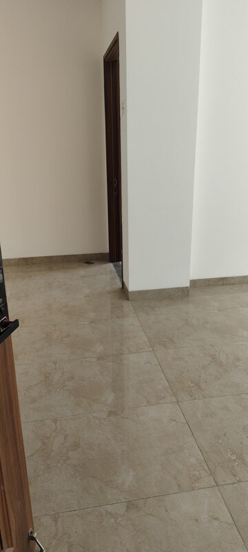 4 BHK Builder Floor – Entrance View at Uchdpl Veridia Oakwood Enclave, Wave City - for Sale