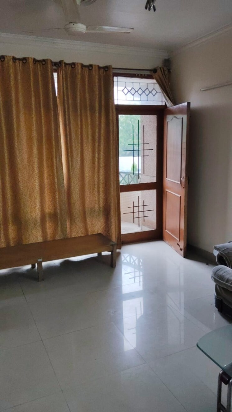 Room, sector 5 dwarka 2 Bedroom 1250 Sq.Ft. Apartment In Sector 5 Dwarka Delhi 9156576