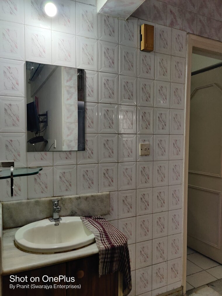 Bathroom, hiranandani-gardens-canna 1 Bedroom 450 Sq.Ft. Apartment In Powai Mumbai 9156584