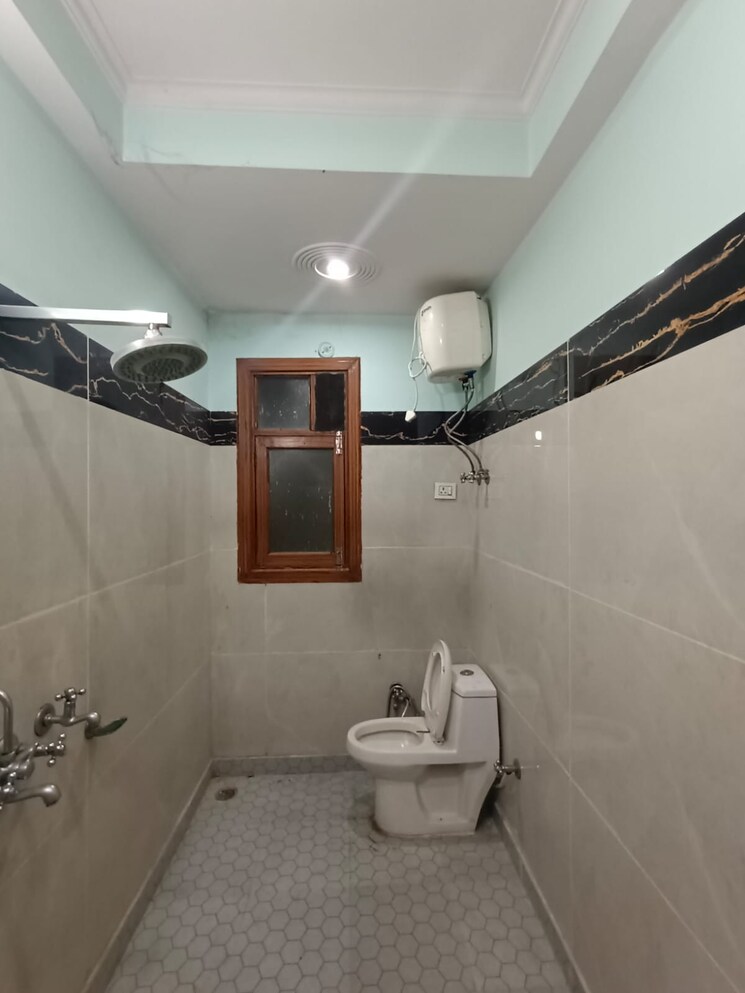 Bathroom, vasundhara sector 5 4 Bedroom 2000 Sq.Ft. Builder Floor In Vasundhara Sector 5 Ghaziabad 9156628