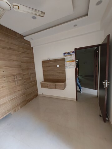 Room in 2 BHK Apartment at Signature Global The Roselia, Sector 95a – for Sale