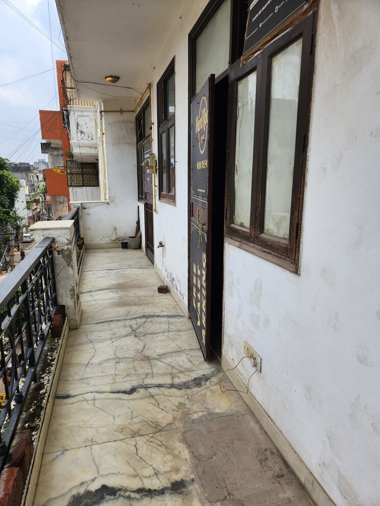 Kitchen, chattarpur 3 Bedroom 1300 Sq.Ft. Builder Floor In Chattarpur Delhi 9156667