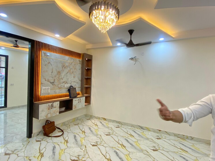 Room, subhash nagar 2.5 Bedroom 74 Sq.Yd. Apartment In Subhash Nagar Delhi 9156670