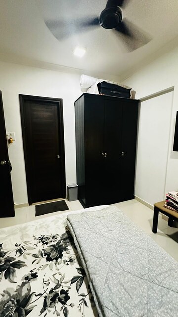 Team Area in 1 BHK Apartment at Crescent Landmark, Andheri East – for Rent