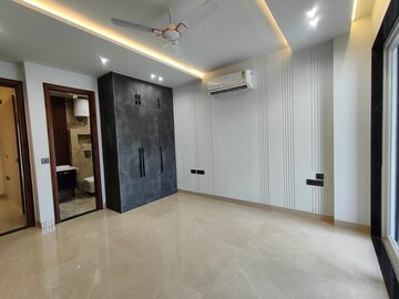 Room in 3 BHK Builder Floor at Unitech South City 1, South City 1 – for Rent