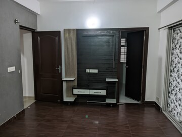 Room in 2 BHK Apartment at VVIP Addresses, Raj Nagar Extension – for Rent