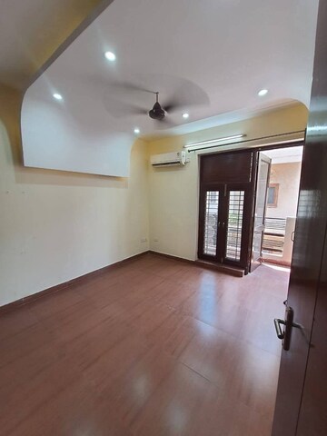 Room in 2 BHK Builder Floor at Neb Sarai – for Rent