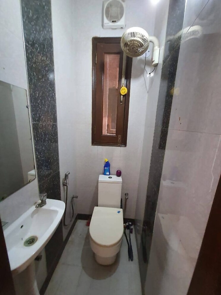 Bathroom, neb sarai 2 Bedroom 950 Sq.Ft. Builder Floor In Neb Sarai Delhi 9156720