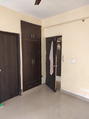 Room in 2 BHK Apartment at Supertech Czar Suites, Omicron I Greater Noida – for Sale