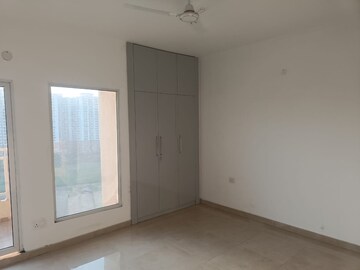 Room in 2 BHK Apartment at Elite Golf Green, Sector 79 – for Sale