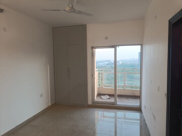 Room in 2 BHK Apartment at Elite Golf Green, Sector 79 – for Sale