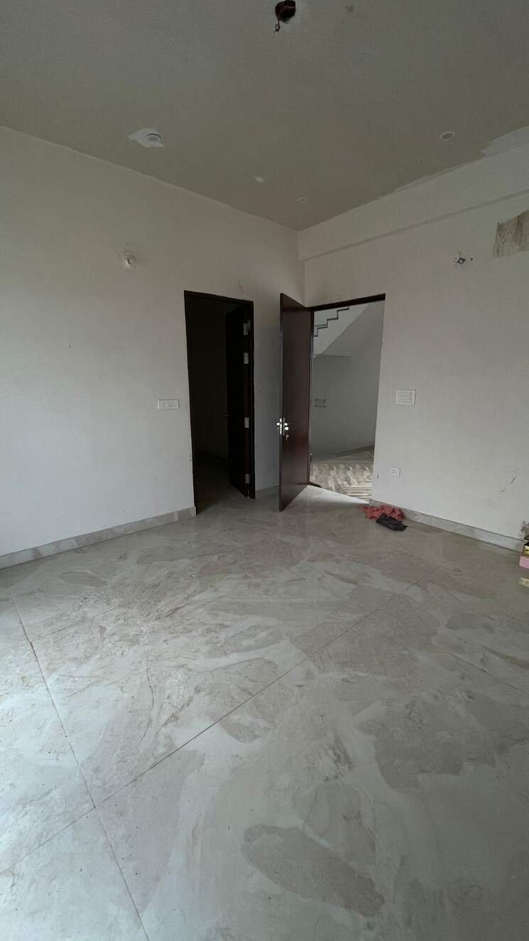 Room, wave-hitech-city 4 Bedroom 200 Sq.Mt. Independent House In Wave City Ghaziabad 9156781