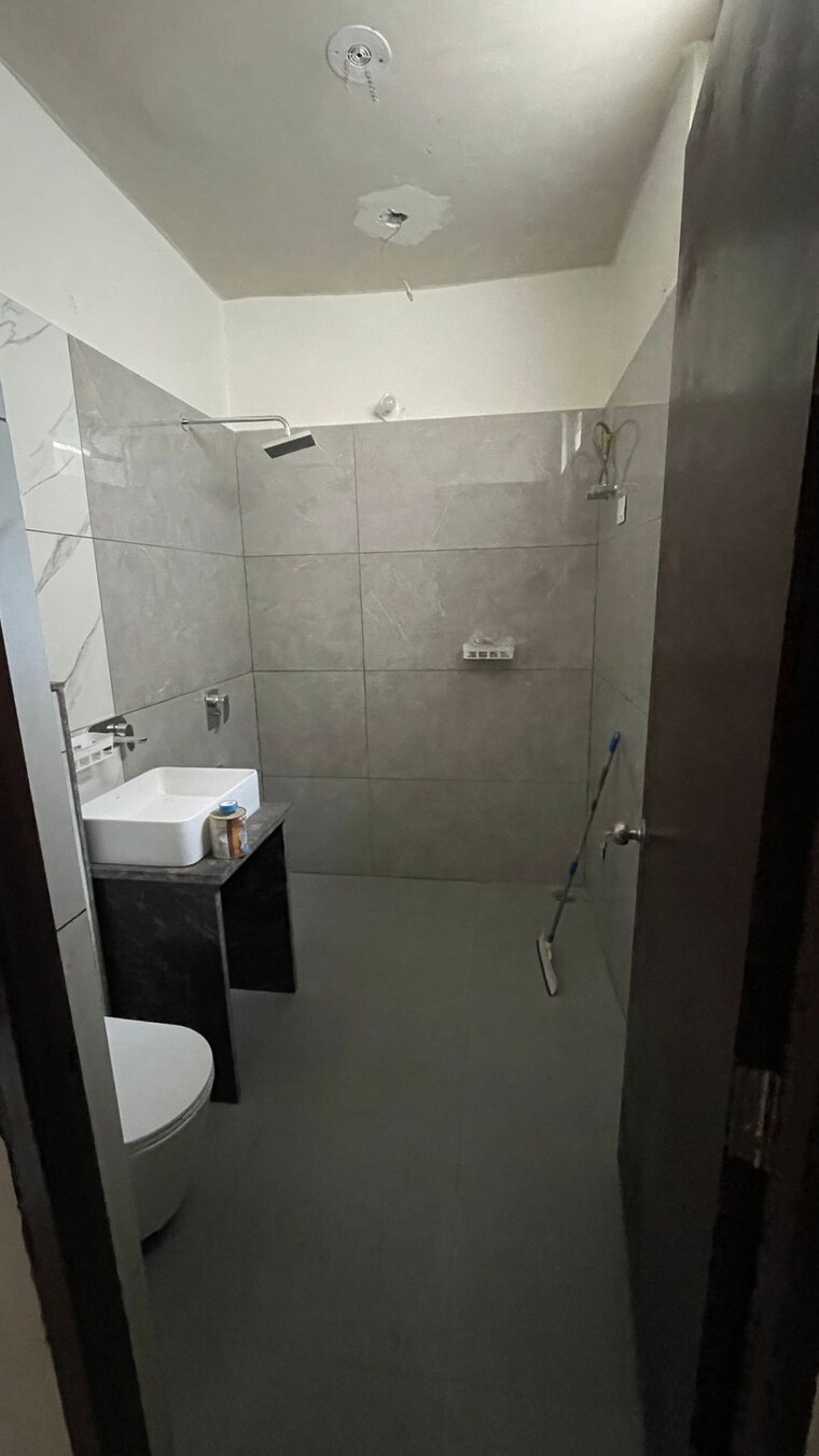 Bathroom, wave-hitech-city 4 Bedroom 200 Sq.Mt. Independent House In Wave City Ghaziabad 9156781