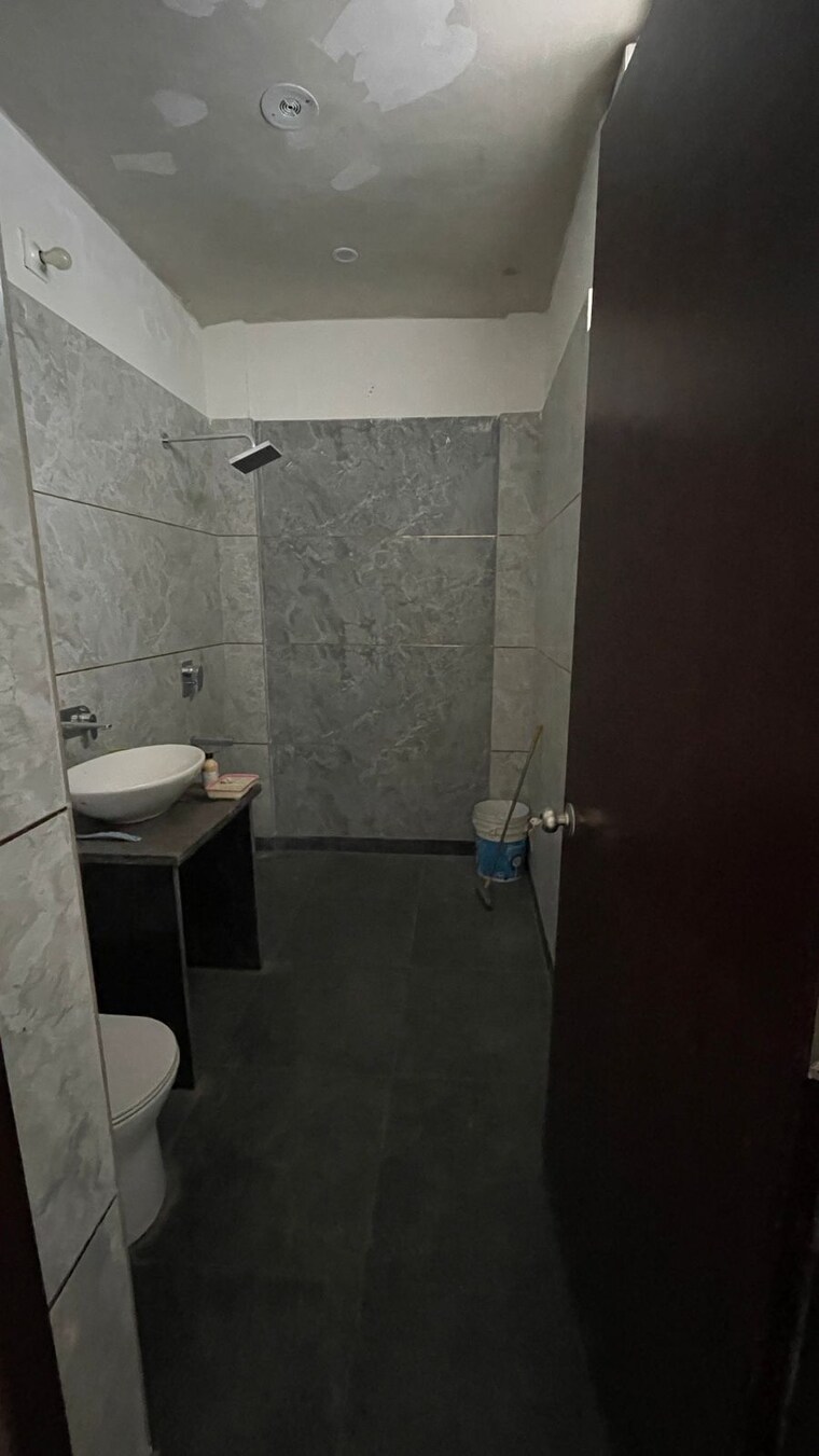 Bathroom, wave-hitech-city 4 Bedroom 200 Sq.Mt. Independent House In Wave City Ghaziabad 9156781