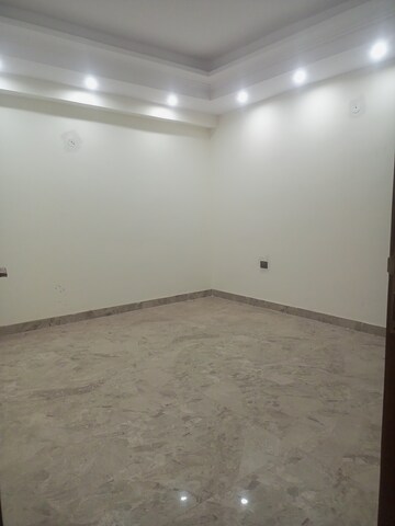 Room in 3 BHK Builder Floor at Sunshine Apartments Sector 73, Sector 73 – for Sale