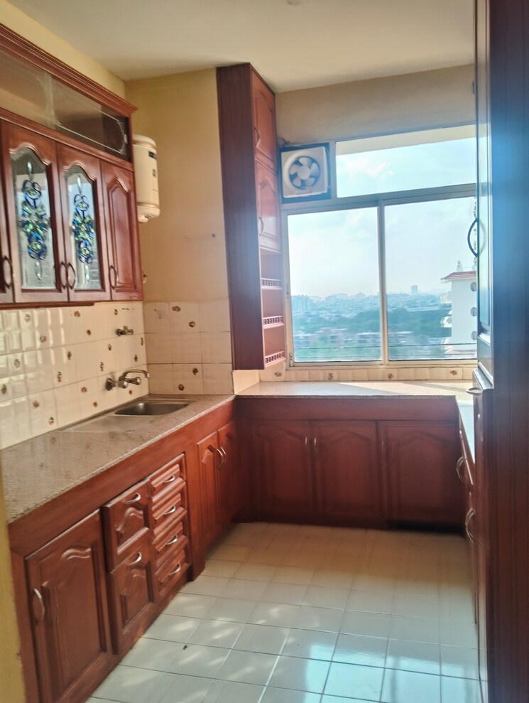 Kitchen, dlf-the-wellington-estate 3 Bedroom 1450 Sq.Ft. Apartment In Dlf Phase V Gurgaon 9156801