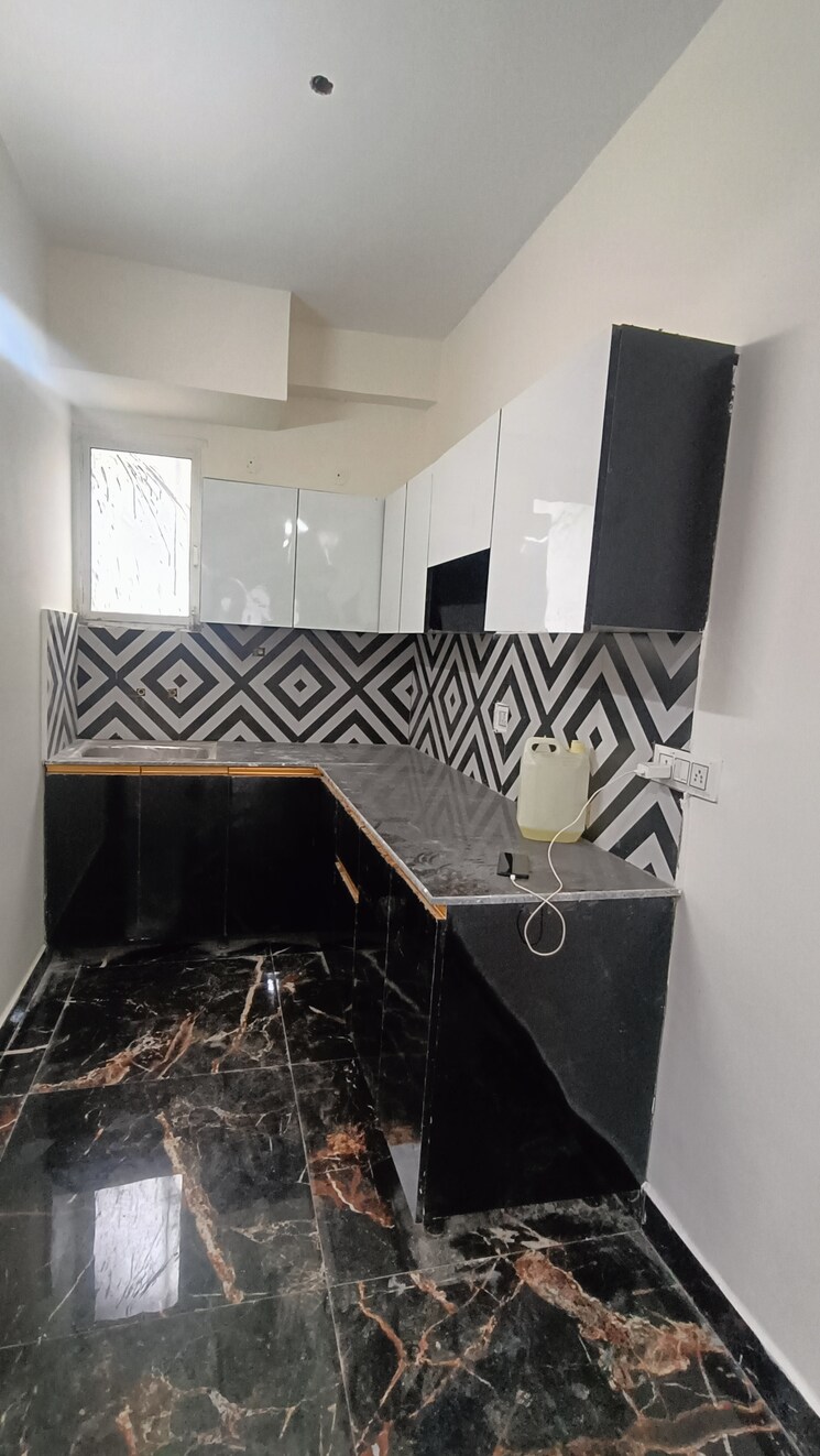 Kitchen, sector 73 3 Bedroom 1350 Sq.Ft. Builder Floor In Sector 73 Noida 9156806