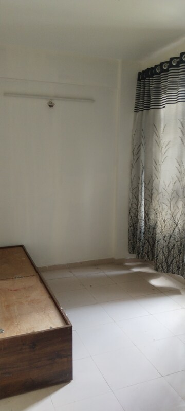 Room in 3 BHK Apartment at Auric City Homes, Sector 82 – for Rent
