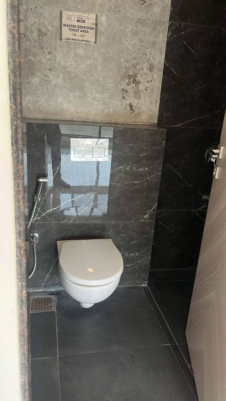 Bathroom, worli 2 Bedroom 650 Sq.Ft. Apartment In Worli Mumbai 9156816