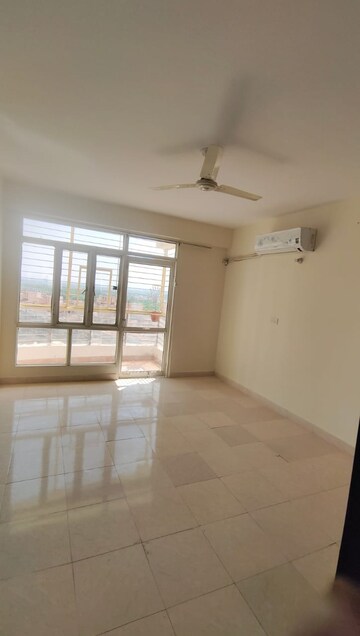 Room in 3 BHK Apartment at Supertech Czar Suites, Omicron I Greater Noida – for Sale