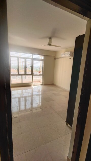 Room in 3 BHK Apartment at Supertech Czar Suites, Omicron I Greater Noida – for Sale