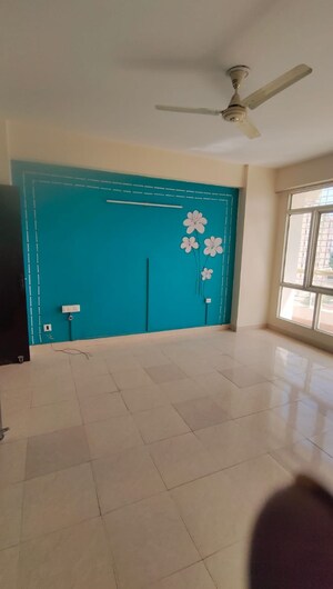 Room in 3 BHK Apartment at Supertech Czar Suites, Omicron I Greater Noida – for Sale