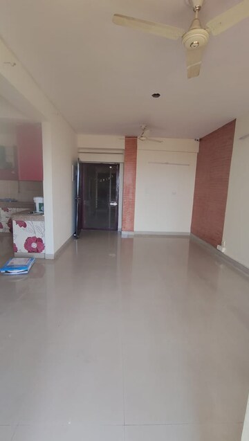 Room in 3 BHK Apartment at Supertech Czar Suites, Omicron I Greater Noida – for Sale