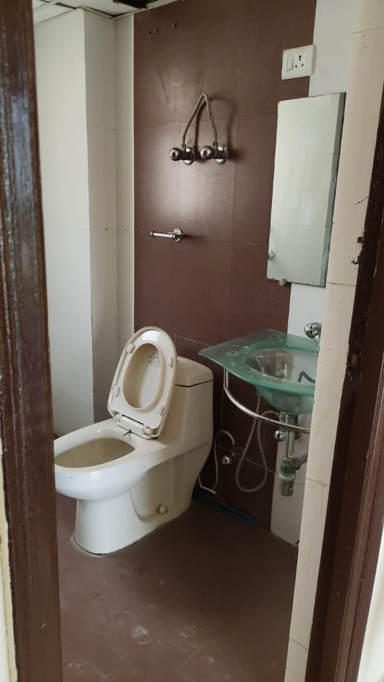 Bathroom, supertech-czar-suites 3 Bedroom 1875 Sq.Ft. Apartment In Omicron I Greater Noida Greater Noida 9156840