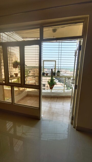 Room in 3 BHK Apartment at Supertech Czar Suites, Omicron I Greater Noida – for Sale