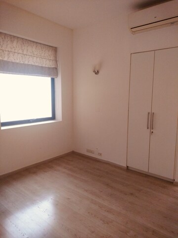 Room in 4 BHK Apartment at Ireo Skyon, Sector 60 – for Sale