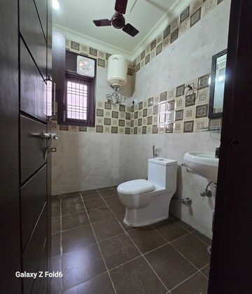 Attached Bathroom in 1 BHK Builder Floor at Palm Residency Chhatarpur, Chattarpur – for Rent