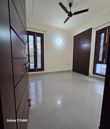 Room in 1 BHK Builder Floor at Palm Residency Chhatarpur, Chattarpur – for Rent
