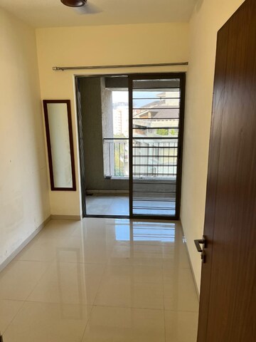 Room in 2.5 BHK Apartment at Skyi Songbirds, Bavdhan – for Rent