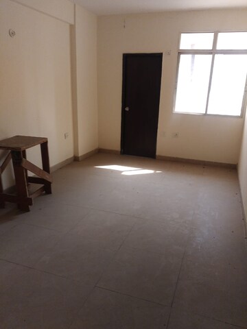 Room in 4 BHK Apartment at Supertech Czar Suites, Omicron I Greater Noida – for Sale