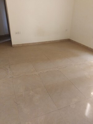 Room in 4 BHK Apartment at Supertech Czar Suites, Omicron I Greater Noida – for Sale