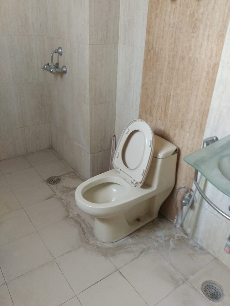 Bathroom, supertech-czar-suites 4 Bedroom 2490 Sq.Ft. Apartment In Omicron I Greater Noida Greater Noida 9156860