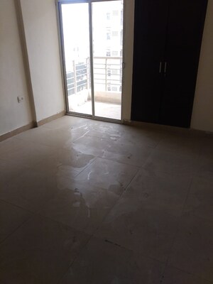 Room in 4 BHK Apartment at Supertech Czar Suites, Omicron I Greater Noida – for Sale