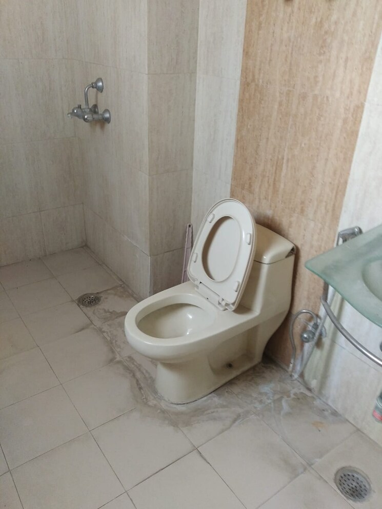 Bathroom, supertech-czar-suites 4 Bedroom 2490 Sq.Ft. Apartment In Omicron I Greater Noida Greater Noida 9156860