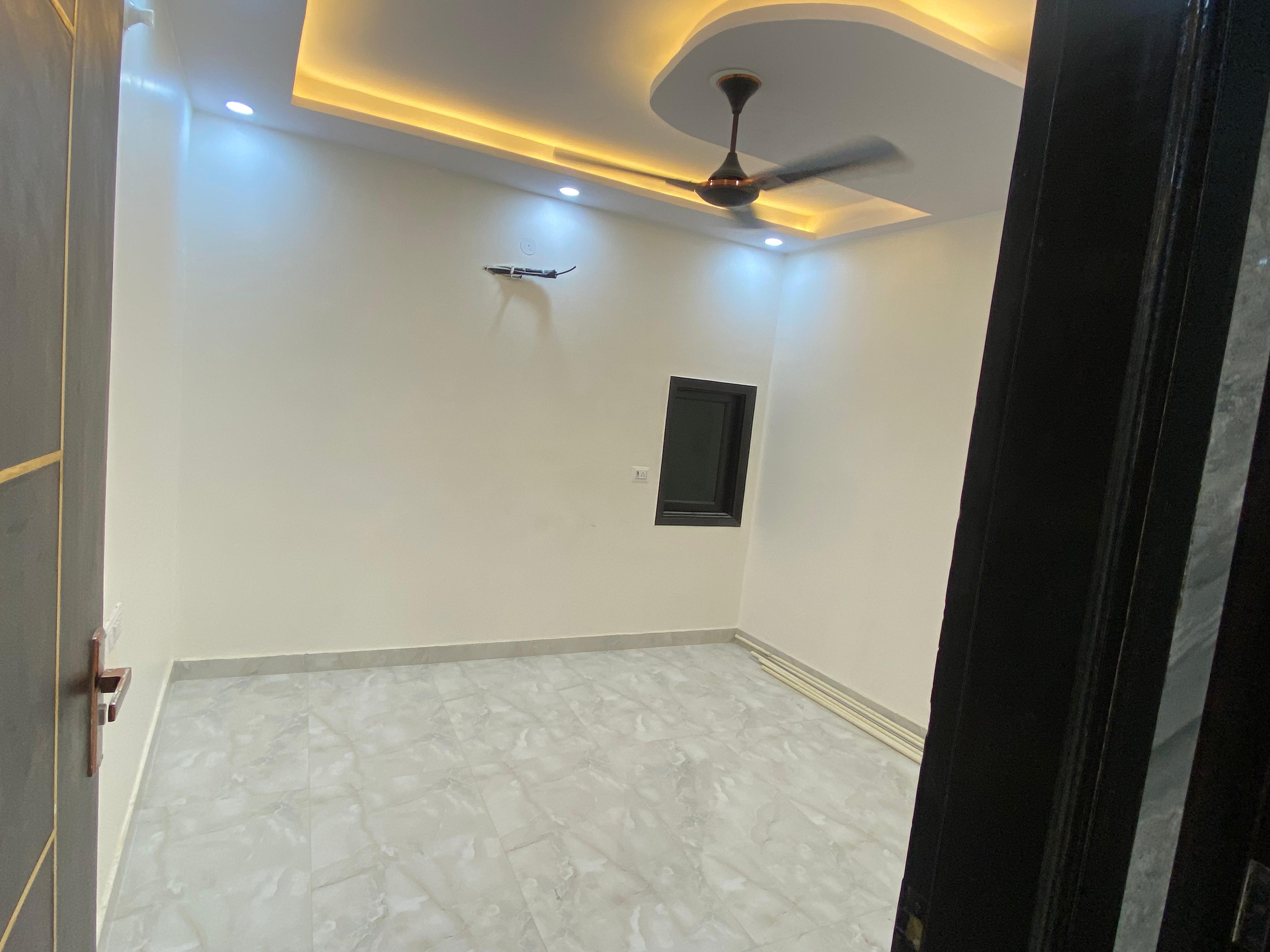 3 BHK + Pooja Room,Servant Room,Study Room,Extra Room Apartment For Sale in Luxury 3 Bhk 
