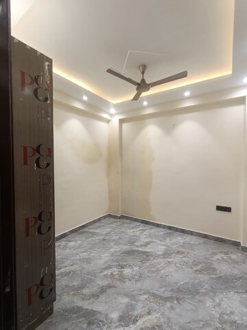 Room in 1 BHK Builder Floor at Saket – for Rent