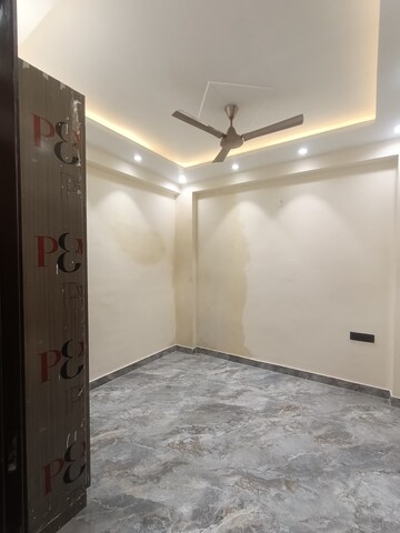Room in 1 BHK Builder Floor at Saket – for Rent