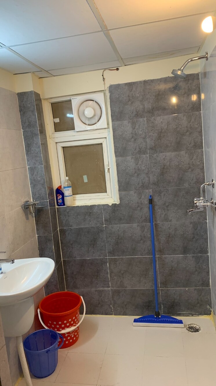 Bathroom, supertech-cape-town 2 Bedroom 930 Sq.Ft. Apartment In Sector 74 Noida 9156900