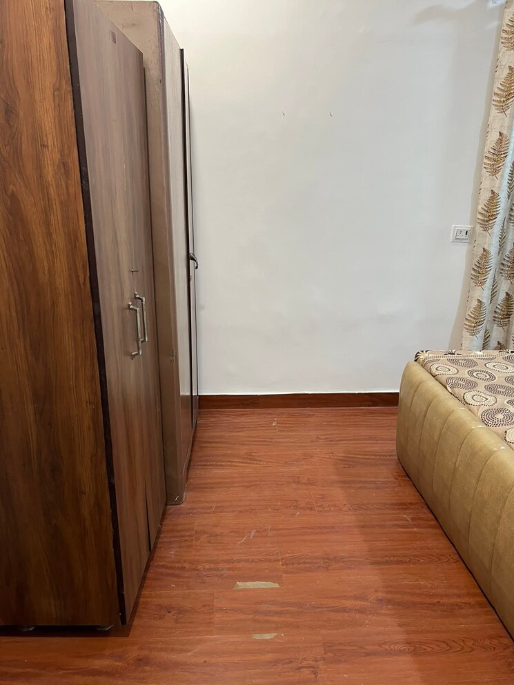 Room, freedom fighters enclave 1 RK 350 Sq.Ft. Builder Floor In Freedom Fighters Enclave Delhi 9156904