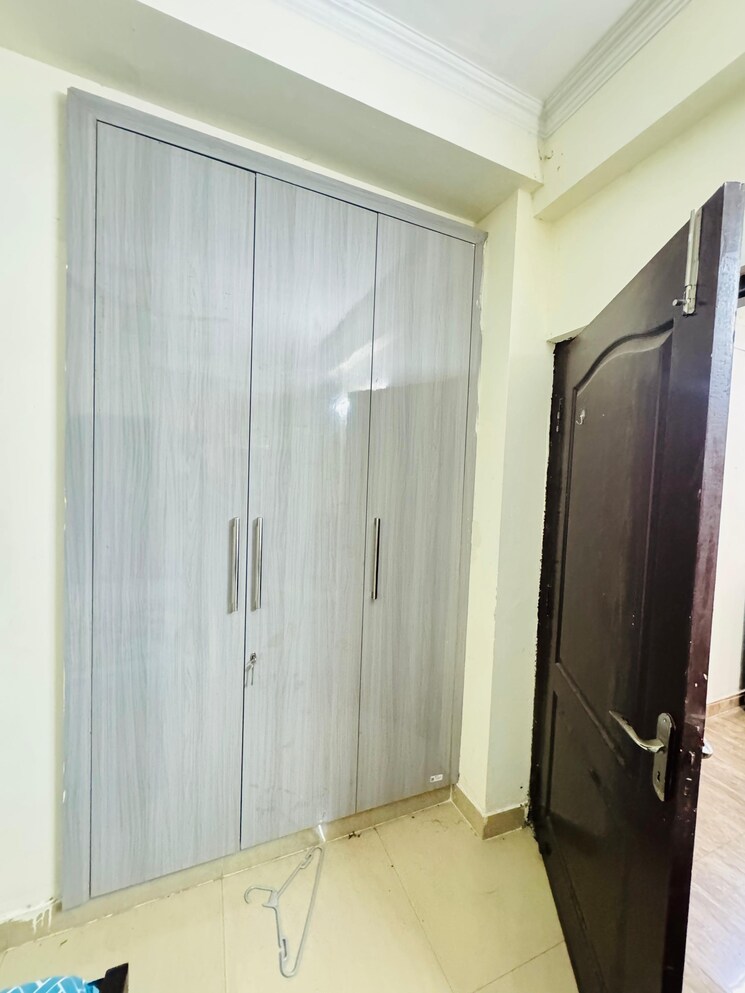 Room, aims-golf-city 2 Bedroom 950 Sq.Ft. Apartment In Sector 75 Noida 9156926