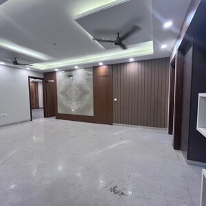 Room in 4 BHK Builder Floor at Ansal API Versalia, Sector 67a – for Sale