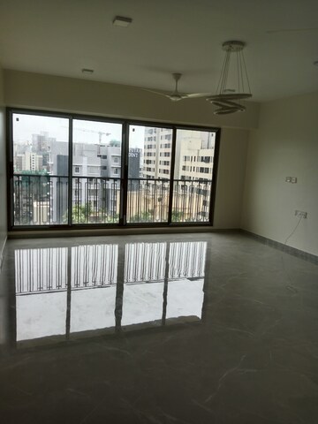 Room in 3 BHK Apartment at Mirchandani Triton, Santacruz West – for Sale