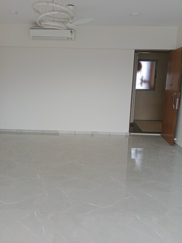 Room in 3 BHK Apartment at Mirchandani Triton, Santacruz West – for Sale