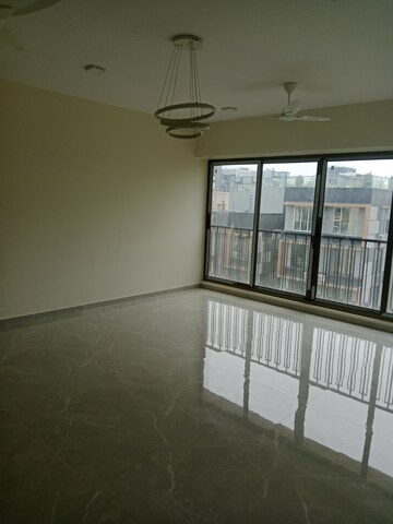 Room in 3 BHK Apartment at Mirchandani Triton, Santacruz West – for Sale