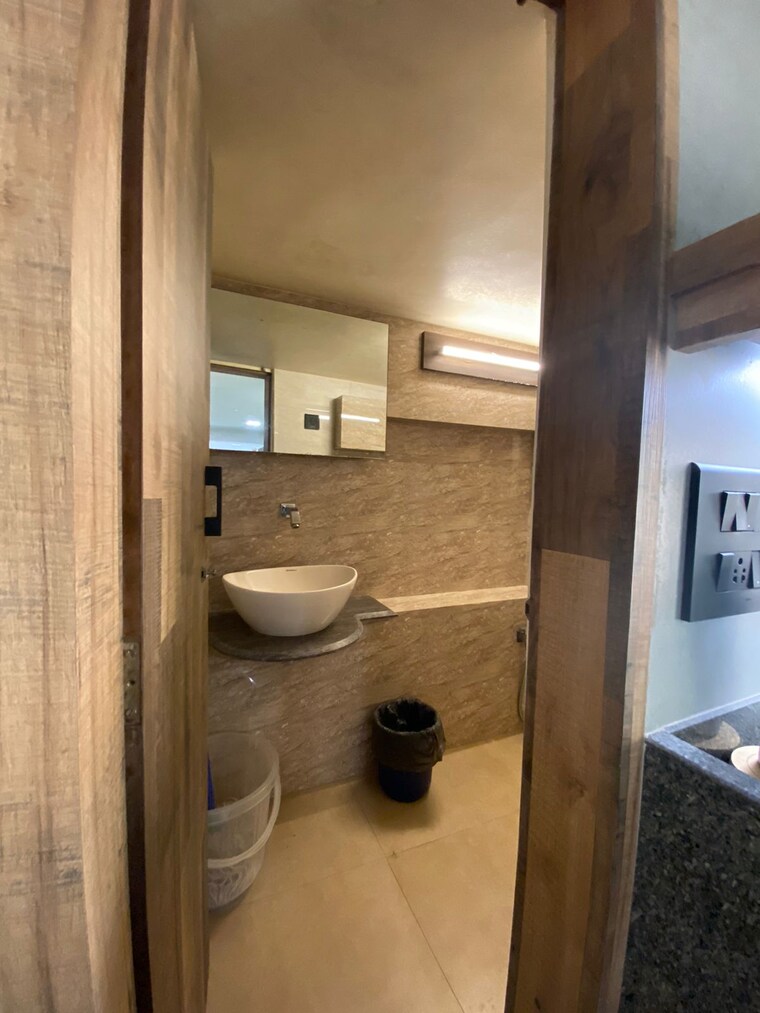 Bathroom, remi-commercio Commercial Office Space 1800 Sq.Ft. In Andheri West Mumbai 9156945